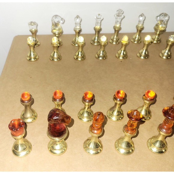 VTG Brass Metal & Amber & Clear Glass Chess Set 32 Pieces Complete, Felt Bottoms - Picture 6 of 16